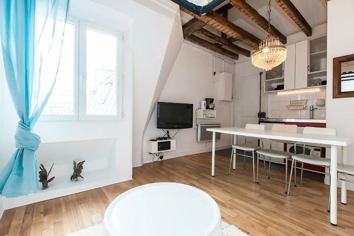 Charming 30m² Border Of Montmartre Paris