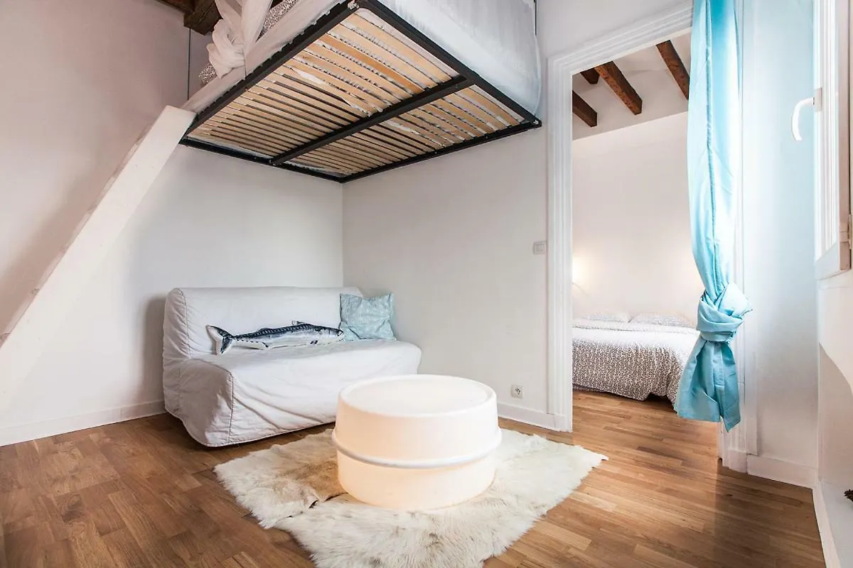 Charming 30m² Border Of Montmartre
